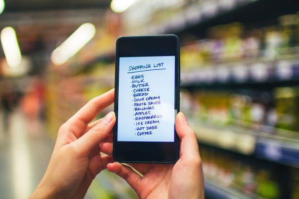 istock Person reading shopping list on smart phone 931962264