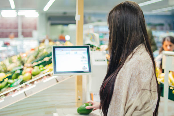 istock Woman in shopping using weight scale 931962434