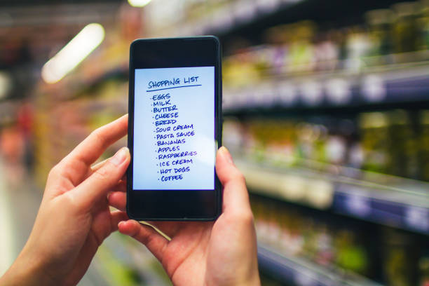 istock Person reading shopping list on smart phone 931962578