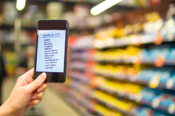 istock Person reading shopping list on smartphone 931972050