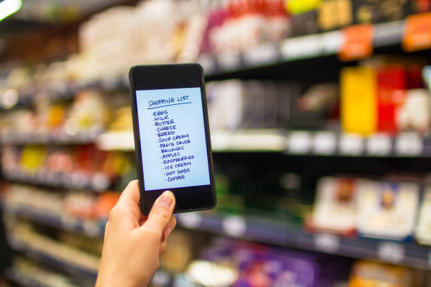 istock Person reading shopping list on smartphone 931972192