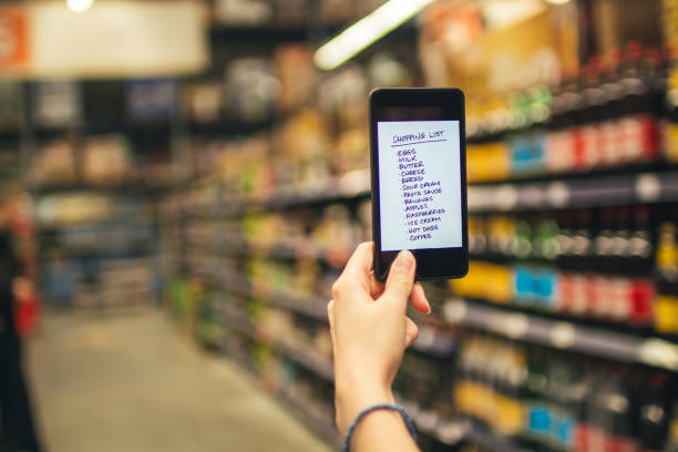 istock Person reading shopping list on smartphone 931972320