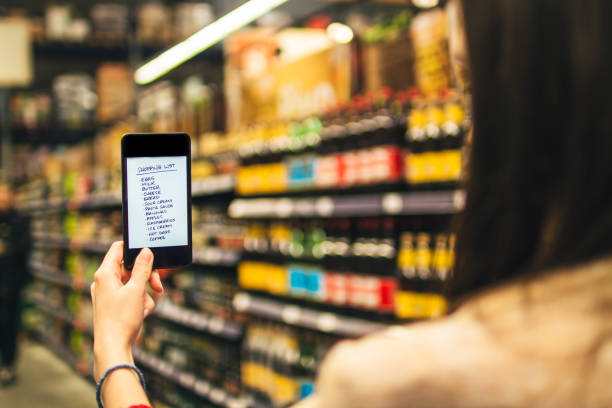 istock Person reading shopping list on smartphone 931972384