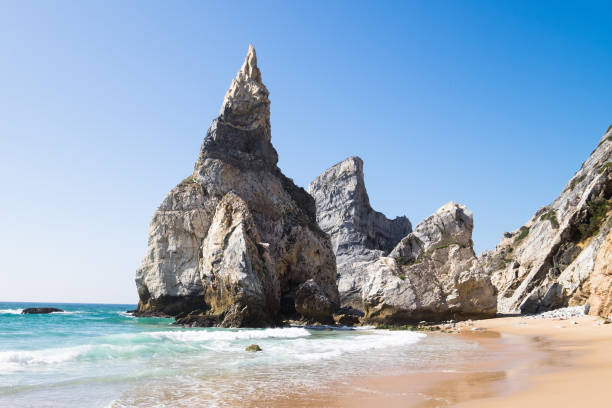 istock Praia da Ursa beach on a sunny day, Portugal 931977248