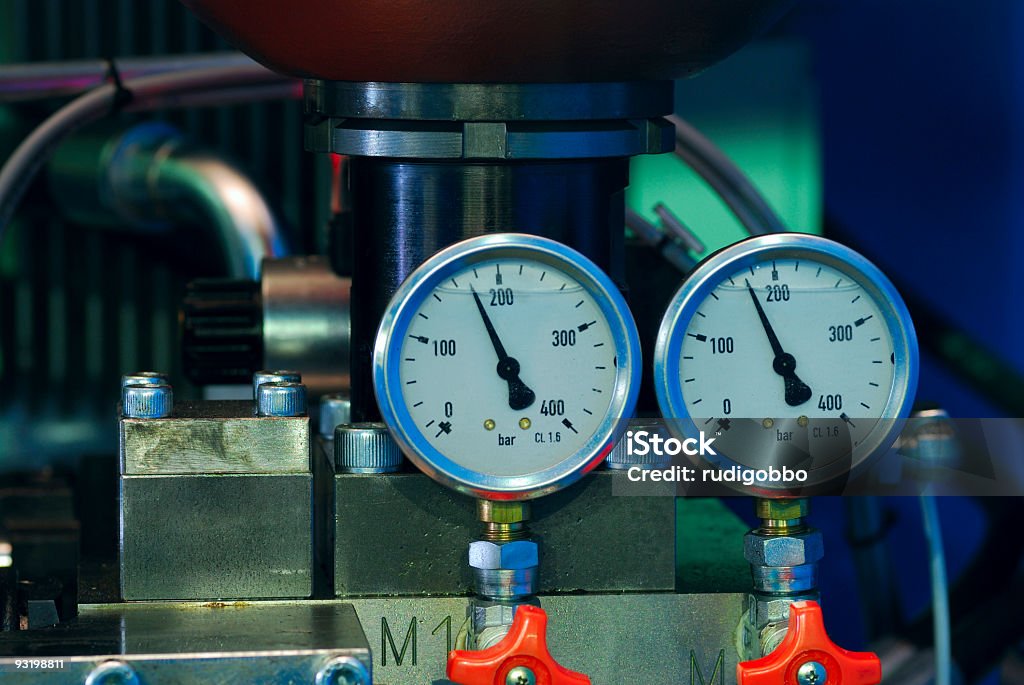 Манометр - Стоковые фото Измеритель давления жидкости и газа роялти-фри
