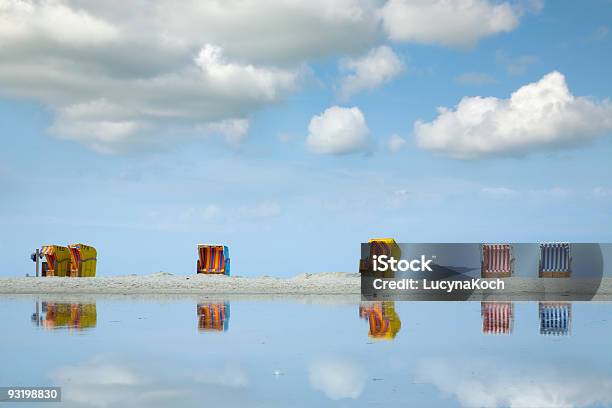 Multi Colored Strandkörbe Norddorf Strand Stockfoto und mehr Bilder von Deutsche Nordseeregion - Deutsche Nordseeregion, Nordsee, Strandkorb