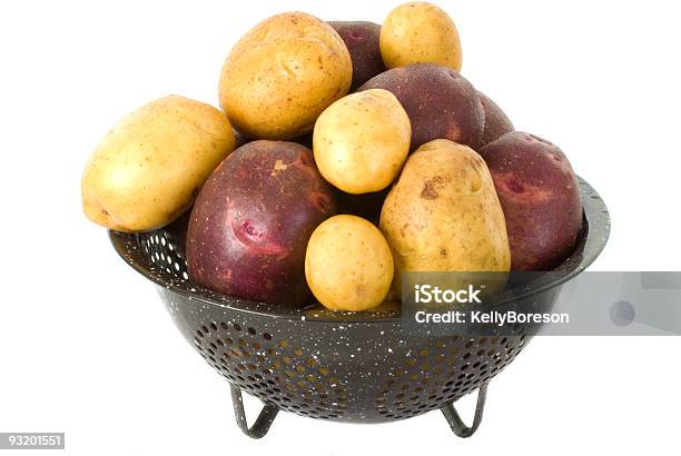 Frische Kartoffeln In Colender Stockfoto und mehr Bilder von Agrarland - Agrarland, Blau, Eigen-Anbau