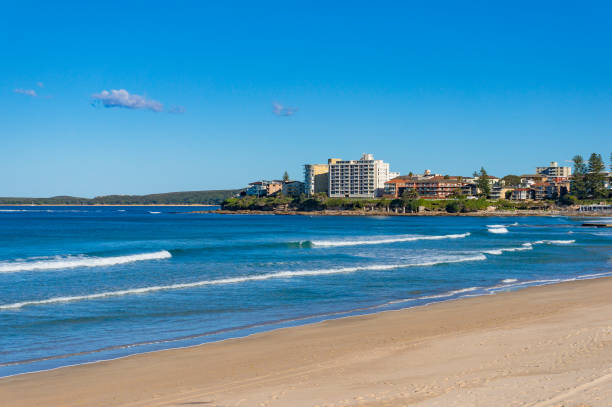 istock Ocean shoreline with sandy beach and waterfront houses 932047128