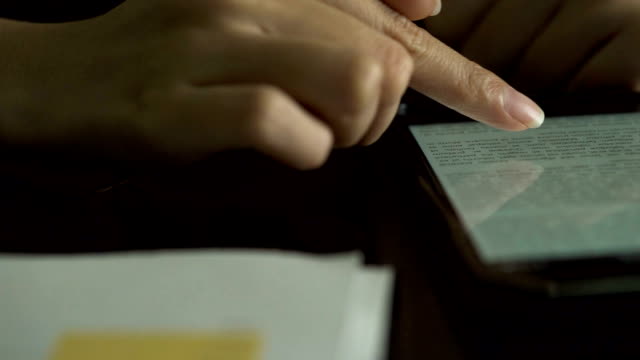 woman hand using smart phone to reading on ebook