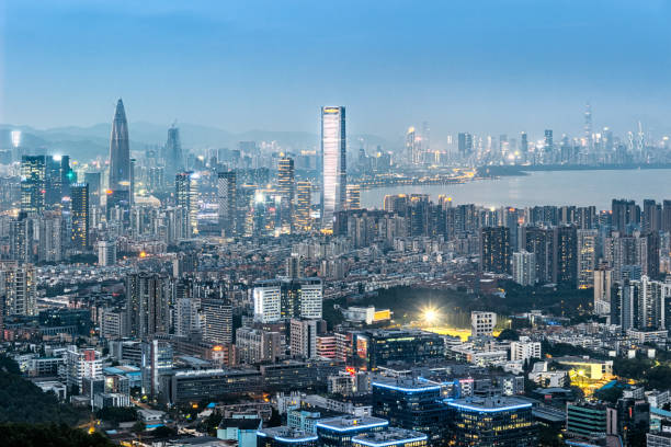 shenzhen görünümünü - kentsel dönüşüm stok fotoğraflar ve resimler