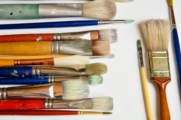 istock Arrangement of several artist's paintbrushes placed at right angles 932074800