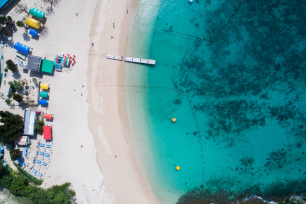There are various color roofs on the beach.