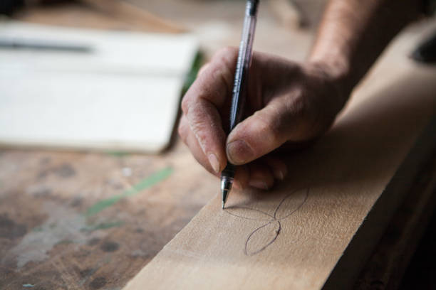 istock Shaping wood 932125594