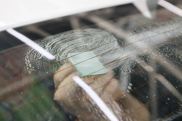 istock Car window tinting series : Removing old film 932152854