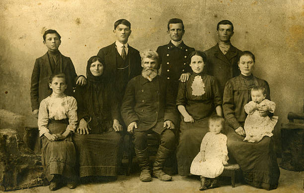 familie. - neunzehntes jahrhundert stock-fotos und bilder