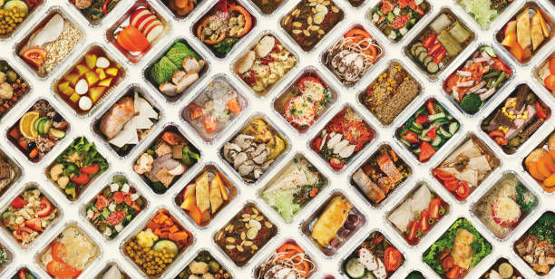 set of take away food boxes at white background - box lunch fotos imagens e fotografias de stock