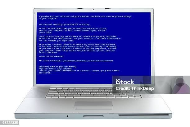 Photo libre de droit de Ordinateur Portable Avec Bluescreendysfonctionnements banque d'images et plus d'images libres de droit de Message d'erreur