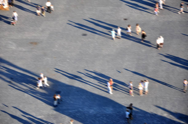 istock Blurred people, busy city life 932244096