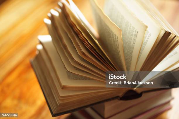 Livros - Fotografias de stock e mais imagens de Aberto - Aberto, Antigo, Antiguidade