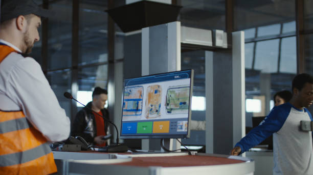 istock Worker exploring scanning of luggage 932263890