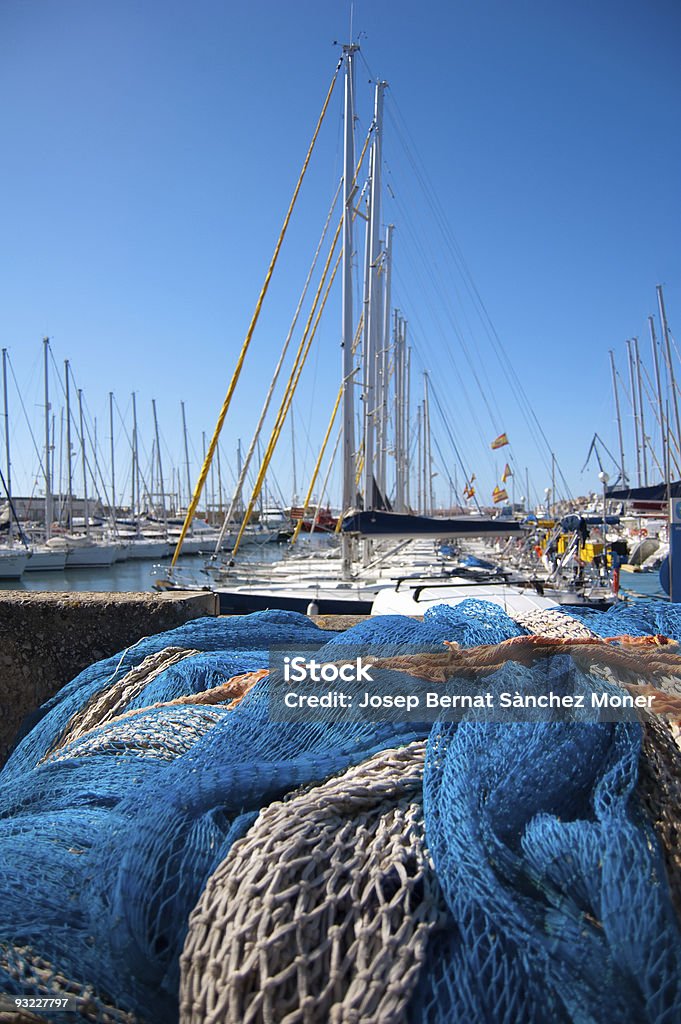 Redes de pesca e as embarcações à vela no porto - Royalty-free Ao Ar Livre Foto de stock