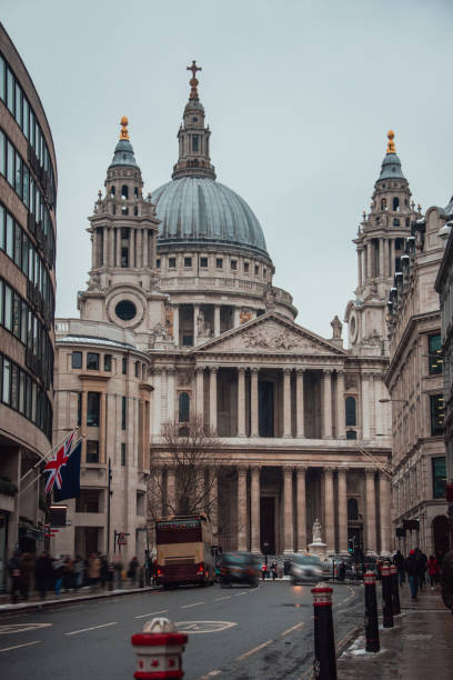 istock Avenue in London 932289446