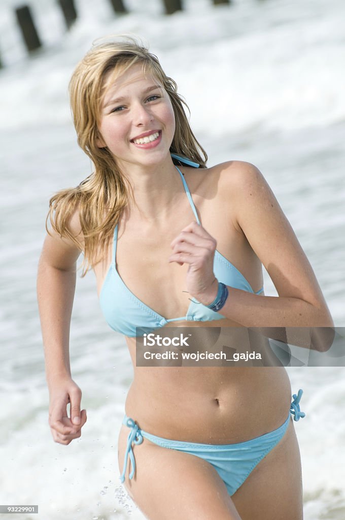 Linda garota na praia - Foto de stock de Adolescente royalty-free