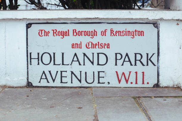 sinal de nome de rua no holland park avenue, london, uk. - london england sign street street name sign - fotografias e filmes do acervo