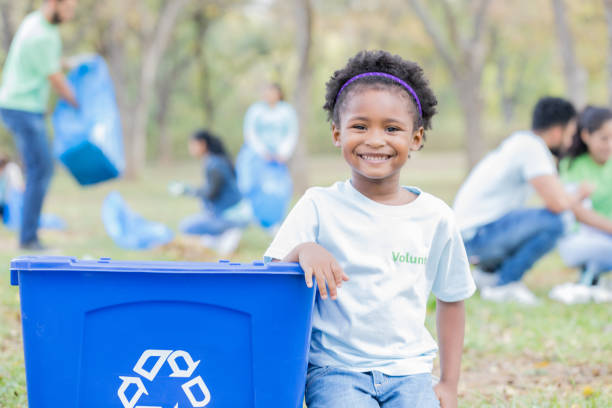 istock Cheerful little girl with recycle bin 932303964