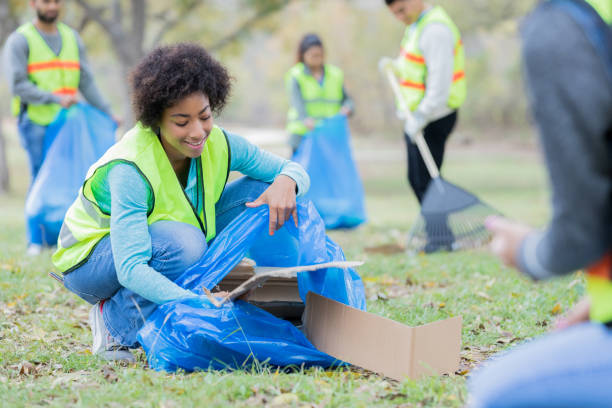 istock Beautiful community volunteer 932304022