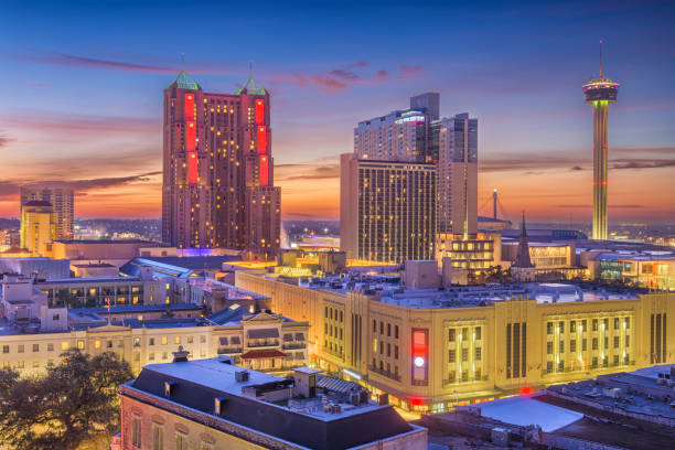 istock San Antonio, Texas, USA Skyline 932310168