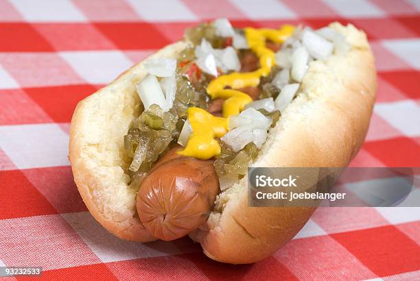 Foto de Cachorroquente Durante O Verão e mais fotos de stock de Alimentação Não-saudável - Alimentação Não-saudável, Cachorro-Quente, Cebola