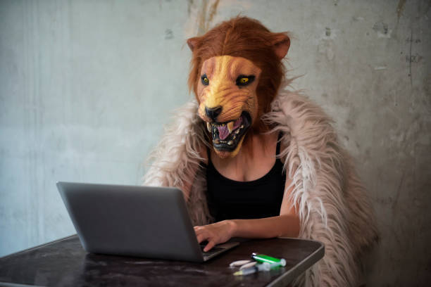 istock Drug selling and trafficking over internet 932335722