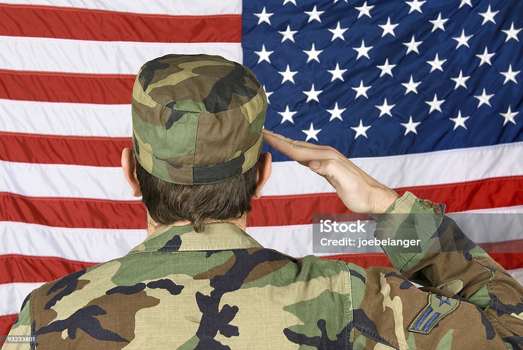 Hacer un saludo la bandera estadounidense - Foto de stock de 20 a 29 años libre de derechos