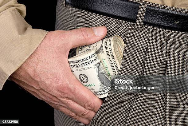 Człowiek Nadużywania Wads Pieniądze W Kieszeni - zdjęcia stockowe i więcej obrazów Banknot - Banknot, Przestępczość białych kołnierzyków, Trzymać