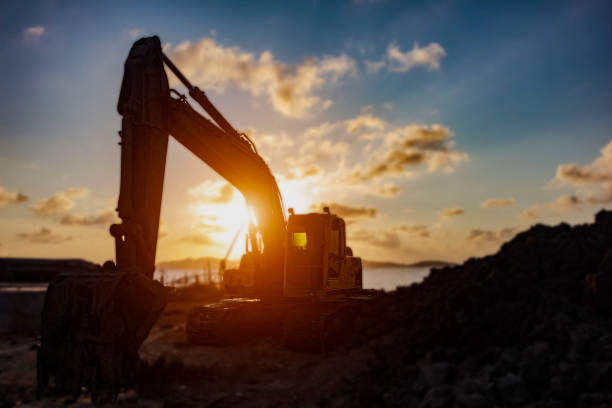 silhouette excavator silhouette excavator and sunset Earthmoving stock pictures, royalty-free photos & images