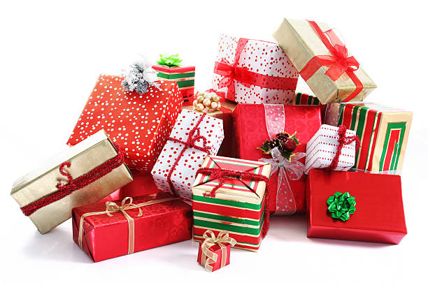 montón de regalos - regalo de navidad fotografías e imágenes de stock