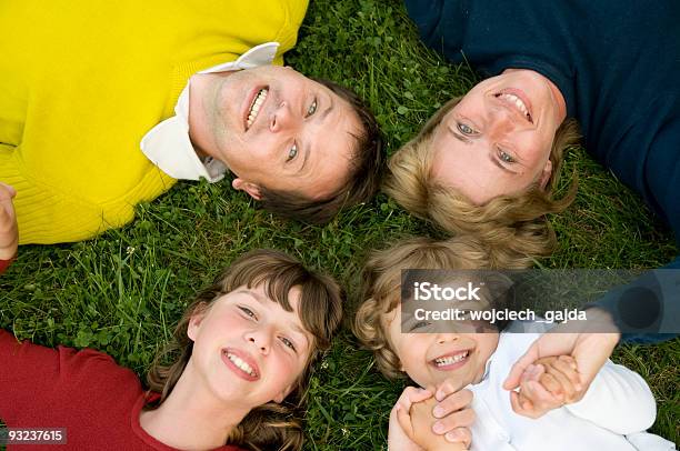 La Familia Foto de stock y más banco de imágenes de Acostado - Acostado, Actividad de fin de semana, Adolescencia