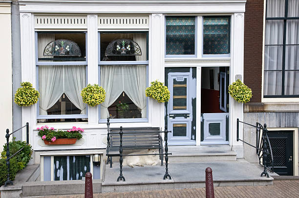istock Street scene in Amsterdam 93238491