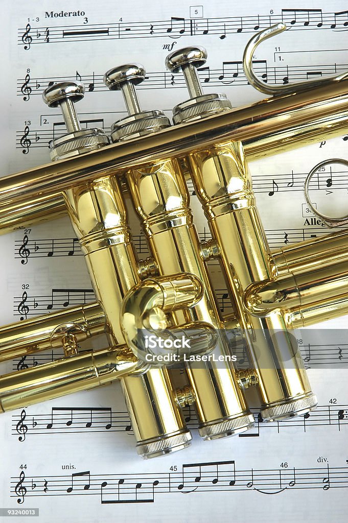 Trompete com notas musicais - Foto de stock de Barulho royalty-free