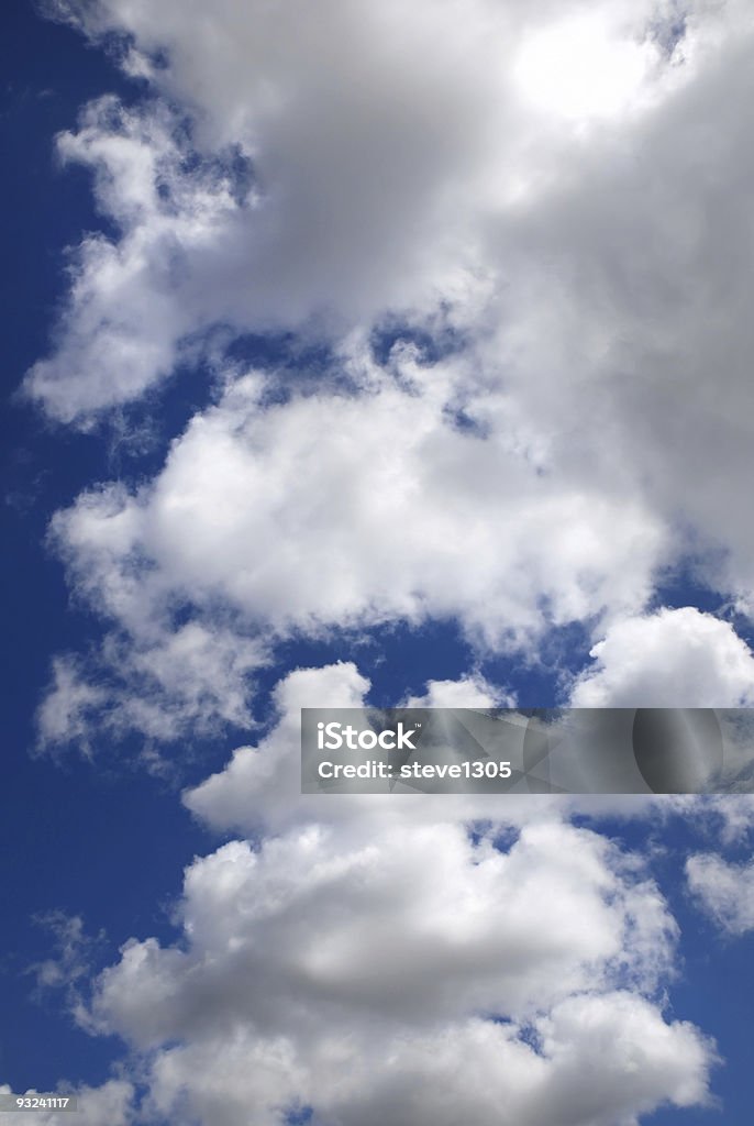 Ciel bleu et nuages - Photo de Bleu libre de droits
