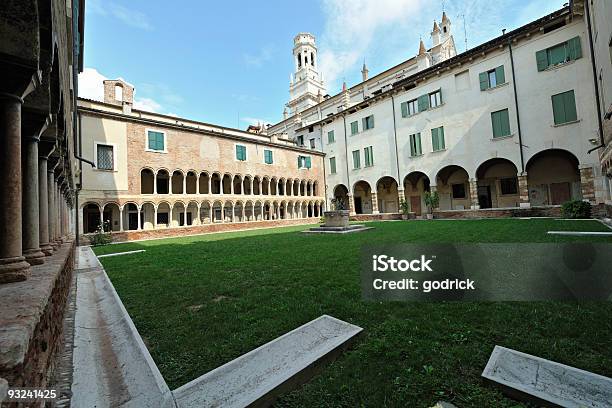 Klasztor Z Romański Katedra Santa Maria Matricolare Werona Włochy - zdjęcia stockowe i więcej obrazów Architektura