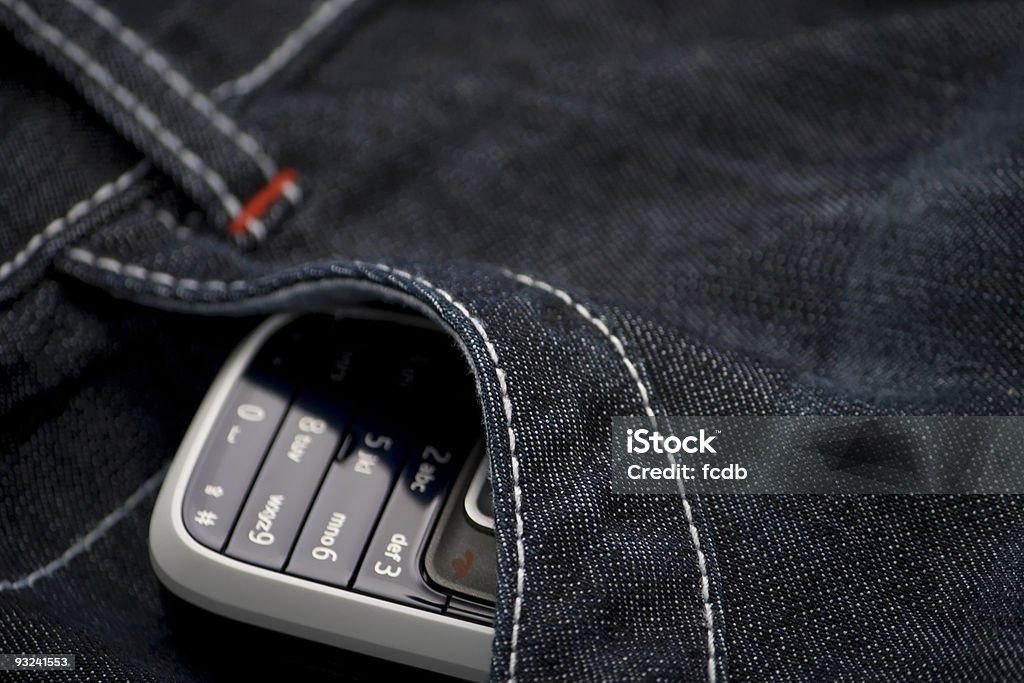 Мобильный телефон в карман - Стоковые фото Без людей роялти-фри