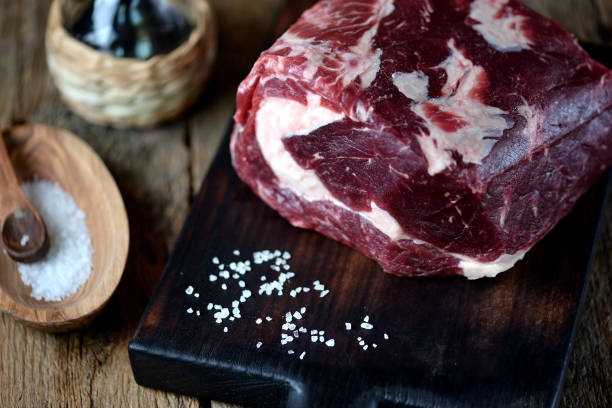 свежий сырой говяжий стейк - beef carpaccio стоковые фото и изображения