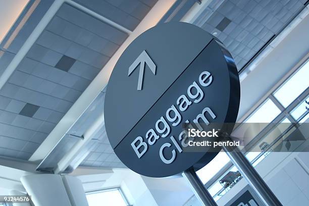 Foto de Placa De Bagagem Do Aeroporto e mais fotos de stock de Bagagem - Bagagem, Quadriculado, Área de Retirada de Bagagem