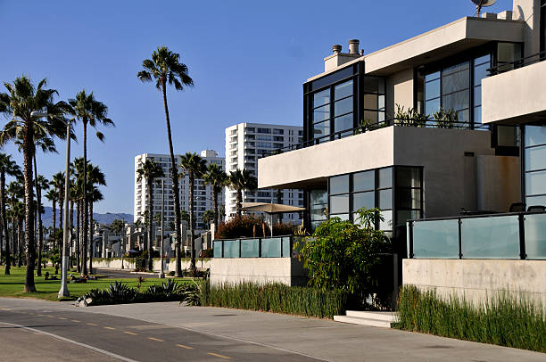 아름다운 주택 on 베니스 플라주 - santa monica venice beach california santa monica beach 뉴스 사진 이미지