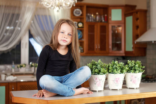 portret pięknej dziewczynki - beauyiful zdjęcia i obrazy z banku zdjęć