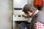 klempner-einen-condensing-boiler-reparieren.jpg?b=1&s=170x170&k=20&c=zubnV9YYnxlx4oLDbployvBCnlBX0zqhtW07cjyWlsI=