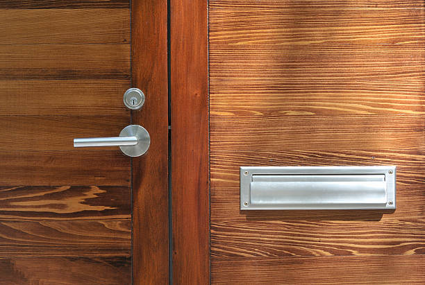 moderno puerta, savannah, georgia - front door doorknob door wood fotografías e imágenes de stock