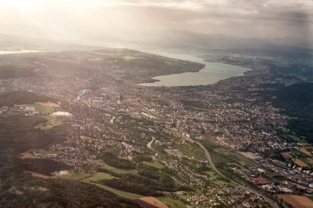 zürich, areal weergave vroeg in de ochtend - areal stockfoto's en -beelden